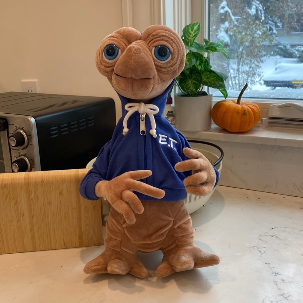 Mint condition ET stuffed animal - from Universal